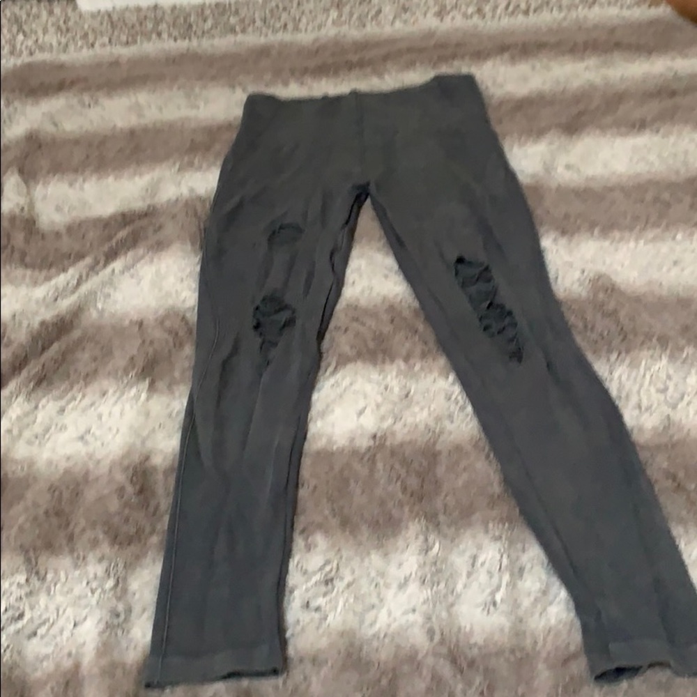 Distressed leggings